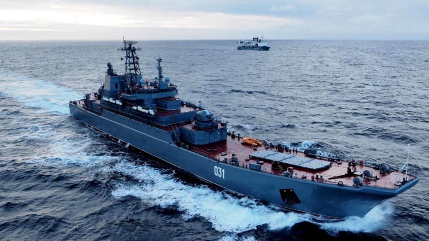 БДК Северного флота &quot;Александр Отраковский&quot; приступил к отработке плановых задач в море